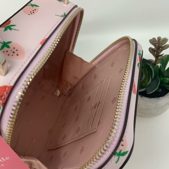 kate spade daisy wild strawberries vanity crossbody